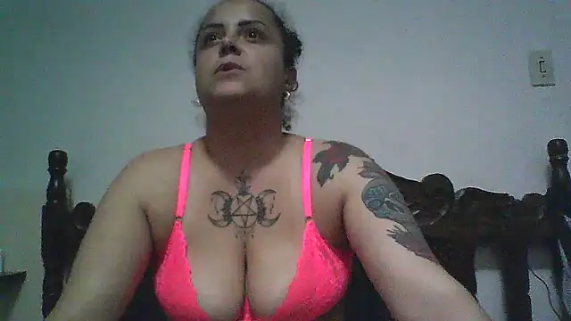 Hotbucet online show from March 11, 2025, 10:53 pm
