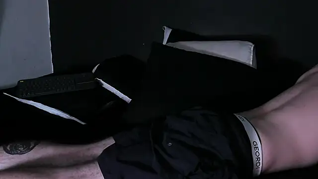 Dylanwhite23  online show from November 13, 2025, 11:08 pm