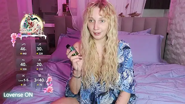 GoodGirl0024 online show from February 23, 2025, 7:49 pm