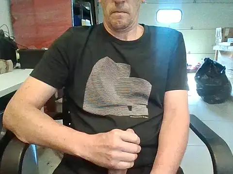 Snapshot of Raimundo1971 chatting on December 18, 2025, 2:21 pm Raimundo1971 online show from December 18, 2025, 2:21 pm