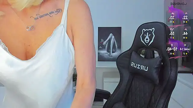 Miya Kisss online show from December 15, 2025, 3:07 pm