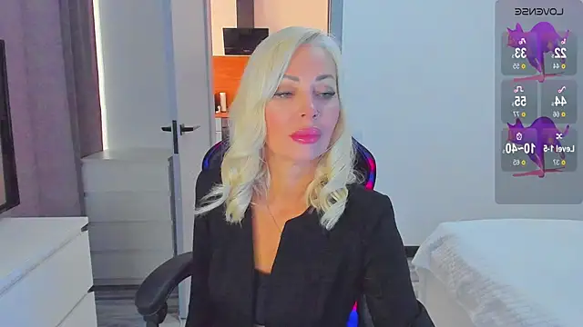 Snapshot of Miya_Kisss chatting on October 25, 2025, 9:08 am Miya Kisss online show from October 25, 2025, 9:08 am