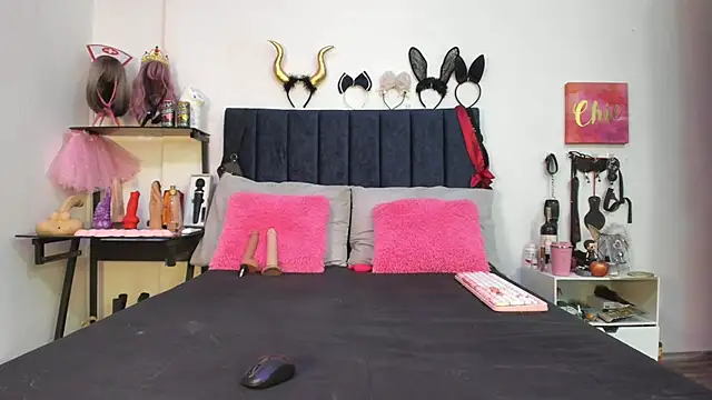 emmily giraldo online show from February 17, 2026, 12:24 pm