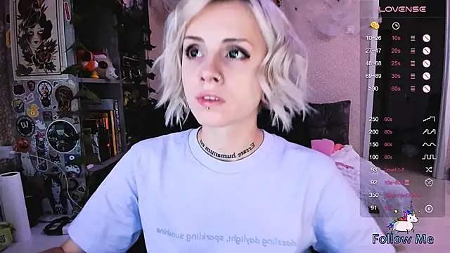 NaniMoore online show from October 15, 2025, 8:39 pm