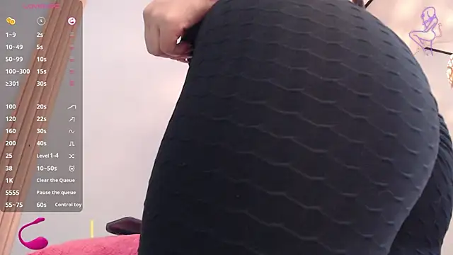 Thayssa ross online show from November 21, 2025, 3:11 pm