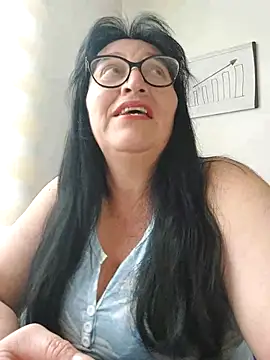 Snapshot of clarita_01 chatting on September 23, 2025, 2:02 pm clarita 01 online show from September 23, 2025, 2:02 pm