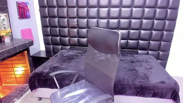 Emmily Walker online show from March 13, 2026, 3:00 am