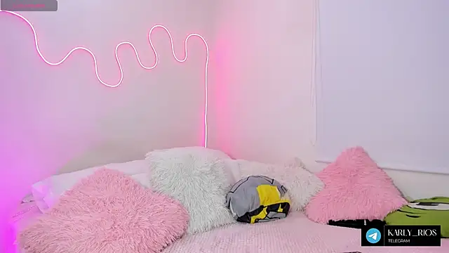 Snapshot of karly_rioss chatting on December 4, 2024, 7:00 am karly rioss online show from December 4, 2024, 7:00 am