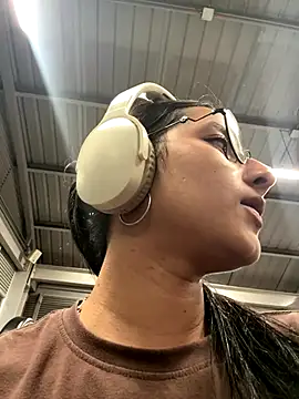 Snapshot of _vaness chatting on November 28, 2025, 5:07 am vaness online show from November 28, 2025, 5:07 am