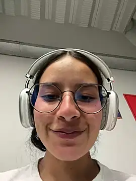 Snapshot of _vaness chatting on March 22, 2025, 5:17 am vaness online show from March 22, 2025, 5:17 am