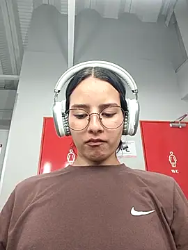 Snapshot of _vaness chatting on March 7, 2025, 4:57 am vaness online show from March 7, 2025, 4:57 am