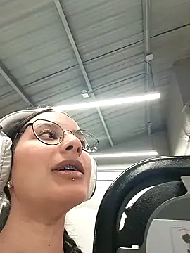 Snapshot of _vaness chatting on January 4, 2025, 5:37 am vaness online show from January 4, 2025, 5:37 am