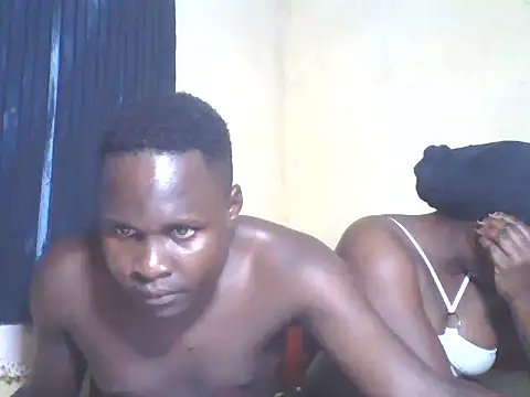 Snapshot of Dark_Queenchocolate chatting on October 18, 2025, 8:33 pm Dark Queenchocolate online show from October 18, 2025, 8:33 pm