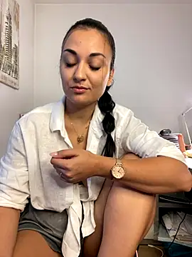 Snapshot of AlexandraRand chatting on September 17, 2025, 6:37 am AlexandraRand online show from September 17, 2025, 6:37 am