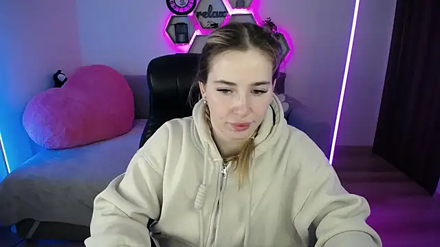 SabrinViolet online show from February 4, 2026, 9:04 am