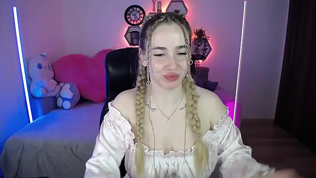 SabrinViolet online show from May 17, 2026, 8:14 am