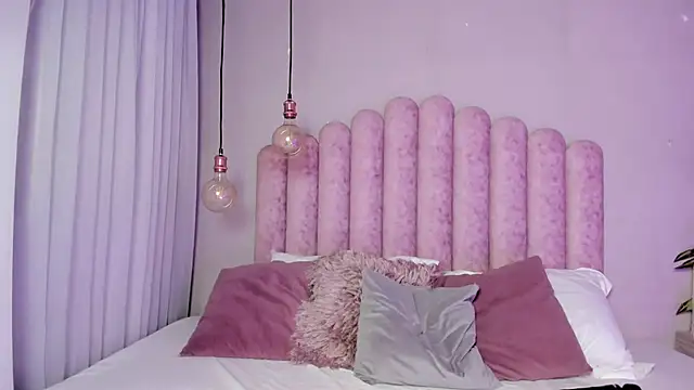 SusanBenett online show from September 23, 2025, 9:22 pm