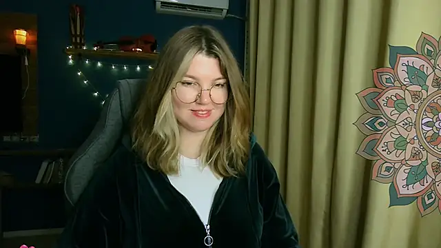 VioletteWay online show from September 21, 2025, 3:28 pm