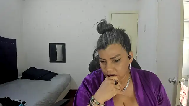 vikyadams online show from October 14, 2025, 3:12 pm