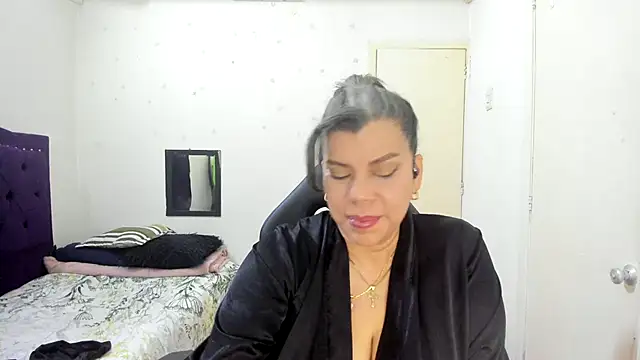 vikyadams online show from November 5, 2025, 8:45 pm