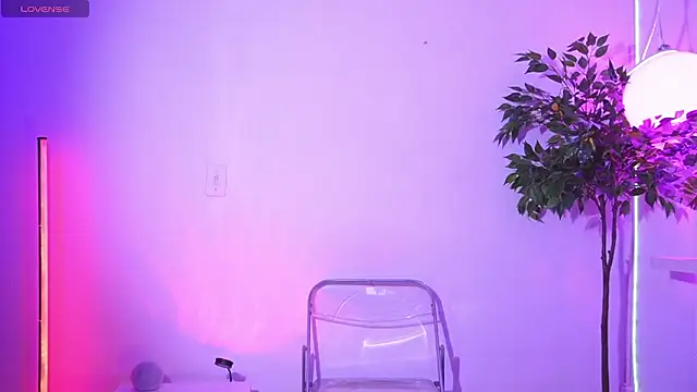 catalina  lovers online show from February 2, 2026, 7:13 pm