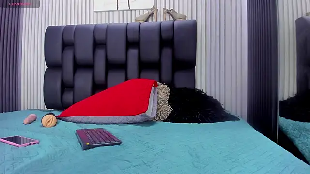 PamelaAnderson 2 online show from April 11, 2026, 8:12 pm