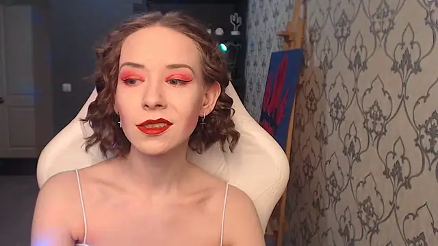 FascinatingEyess online show from April 17, 2026, 8:33 pm