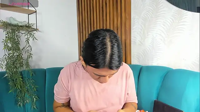 yossi peach cute online show from December 2, 2025, 10:11 pm