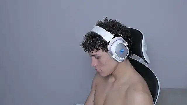 laurent nova online show from October 6, 2025, 3:08 am