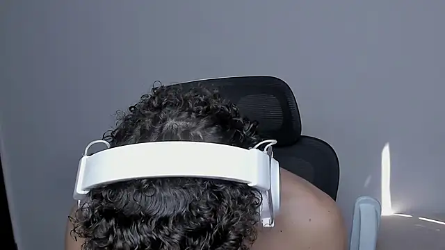 laurent nova online show from October 26, 2025, 6:08 pm