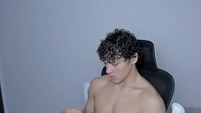 laurent nova online show from November 10, 2025, 3:44 am