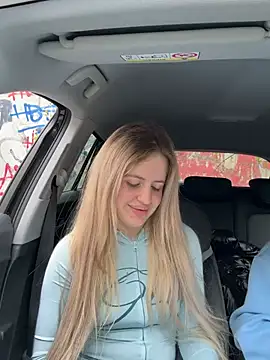 Holly-Glamour online show from April 14, 2026, 9:03 am