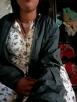 Snapshot of Sexy-bhabhi78 chatting on December 13, 2024, 2:32 am Sexy-bhabhi78 online show from December 13, 2024, 2:32 am