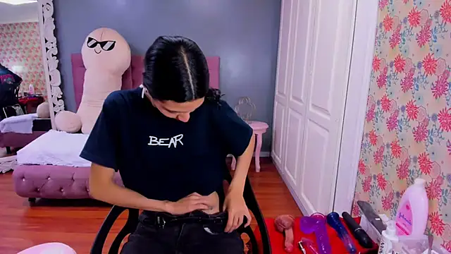 Iris Stone  online show from February 25, 2025, 2:26 pm