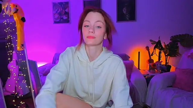 Snapshot of Alyssa_Smitt chatting on October 4, 2025, 12:01 am Alyssa Smitt online show from October 4, 2025, 12:01 am