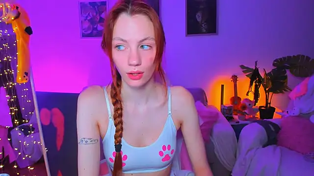 Snapshot of Alyssa_Smitt chatting on October 13, 2025, 12:23 am Alyssa Smitt online show from October 13, 2025, 12:23 am