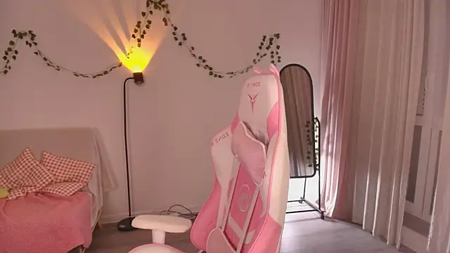 Snapshot of Eva_Davi chatting on December 23, 2025, 1:49 am Eva Davi online show from December 23, 2025, 1:49 am