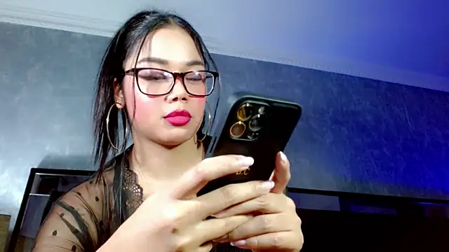 JasmineMoore online show from April 7, 2026, 10:00 pm