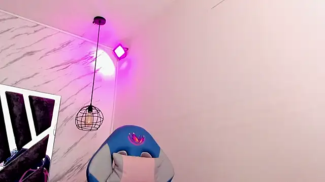 Queen perla  online show from November 5, 2025, 11:57 am