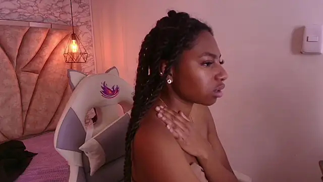 Queen perla  online show from November 15, 2025, 12:09 pm