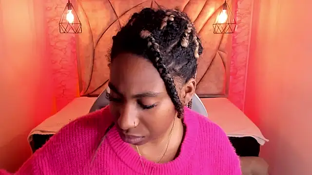 Snapshot of Queen_perla_ chatting on February 20, 2025, 12:36 pm Queen perla online show from February 20, 2025, 12:36 pm