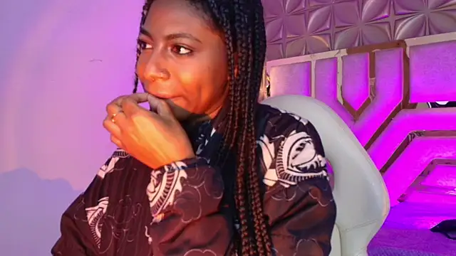 Queen perla  online show from February 22, 2026, 1:13 pm