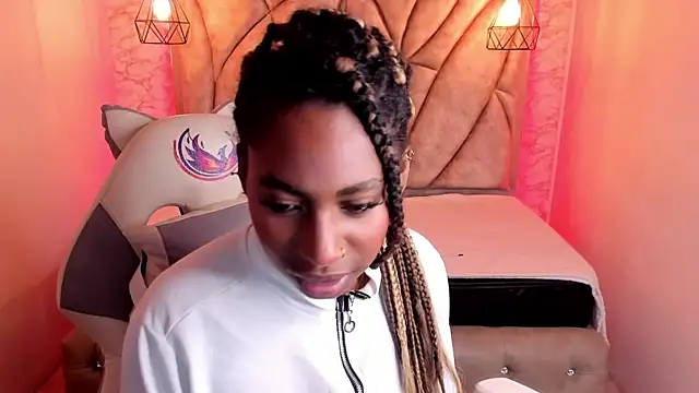Snapshot of Queen_perla_ chatting on February 13, 2025, 3:24 pm Queen perla online show from February 13, 2025, 3:24 pm