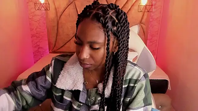 Snapshot of Queen_perla_ chatting on February 27, 2025, 12:23 pm Queen perla online show from February 27, 2025, 12:23 pm