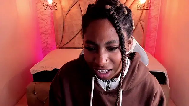 Snapshot of Queen_perla_ chatting on February 13, 2025, 7:21 pm Queen perla online show from February 13, 2025, 7:21 pm