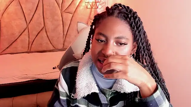 Snapshot of Queen_perla_ chatting on March 12, 2025, 7:36 pm Queen perla online show from March 12, 2025, 7:36 pm