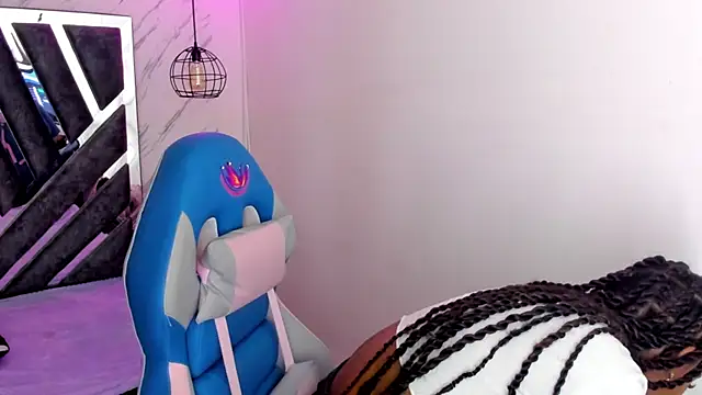 Queen perla  online show from October 23, 2025, 12:04 pm