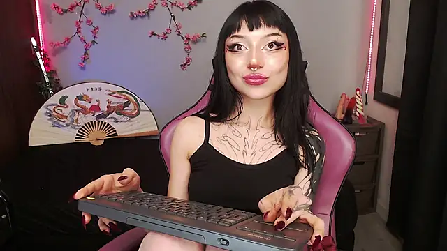 Snapshot of catipetite chatting on January 10, 2026, 7:47 am catipetite online show from January 10, 2026, 7:47 am