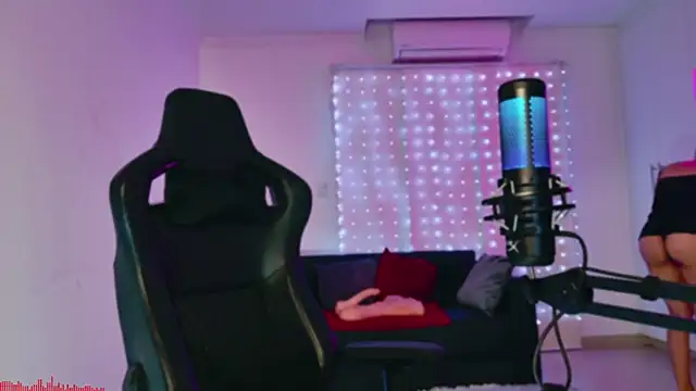 Snapshot of Amanda-sweet chatting on March 14, 2025, 10:16 pm Amanda-sweet online show from March 14, 2025, 10:16 pm