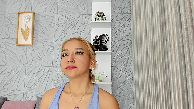 agatadelphine online show from October 23, 2025, 1:10 pm